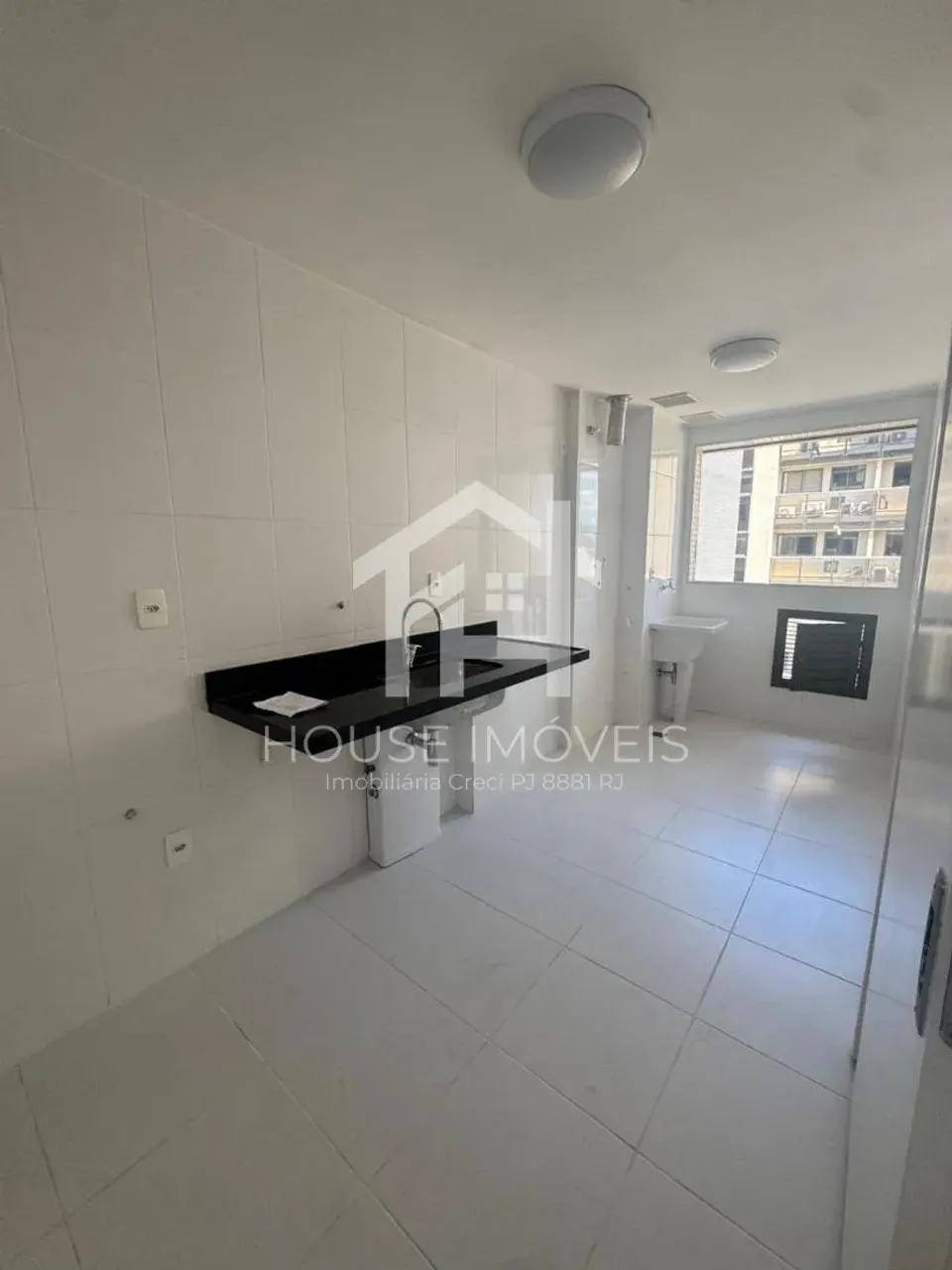 Apartment with 3 bedrooms and a balcony with mountain views — photo 2