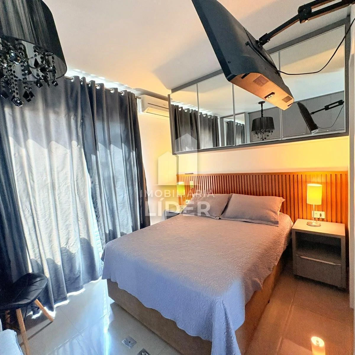 One-bedroom apartment in a building with a coworking space