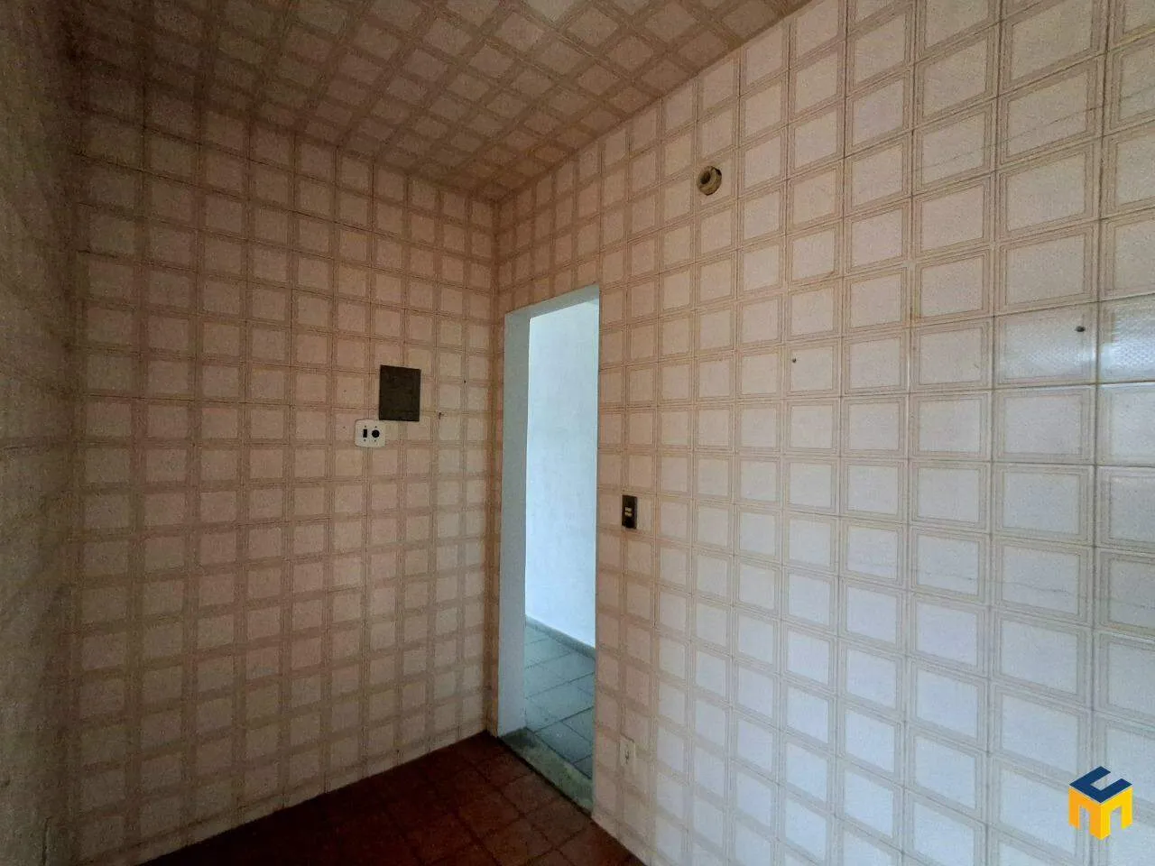 Apartment with 2 bedrooms, balcony and 1 parking spot — photo 10