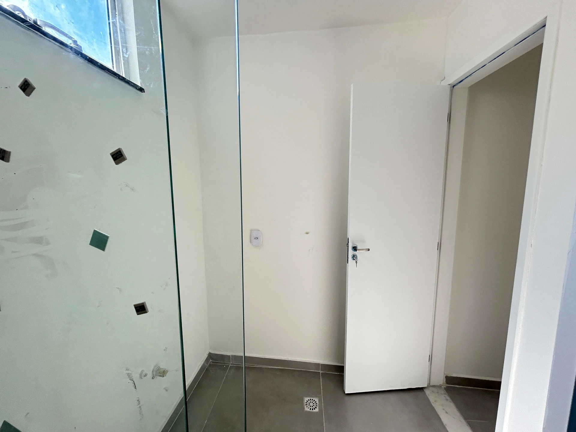 Невпечатанная квартира с 2 спальнями и балконом — photo 35