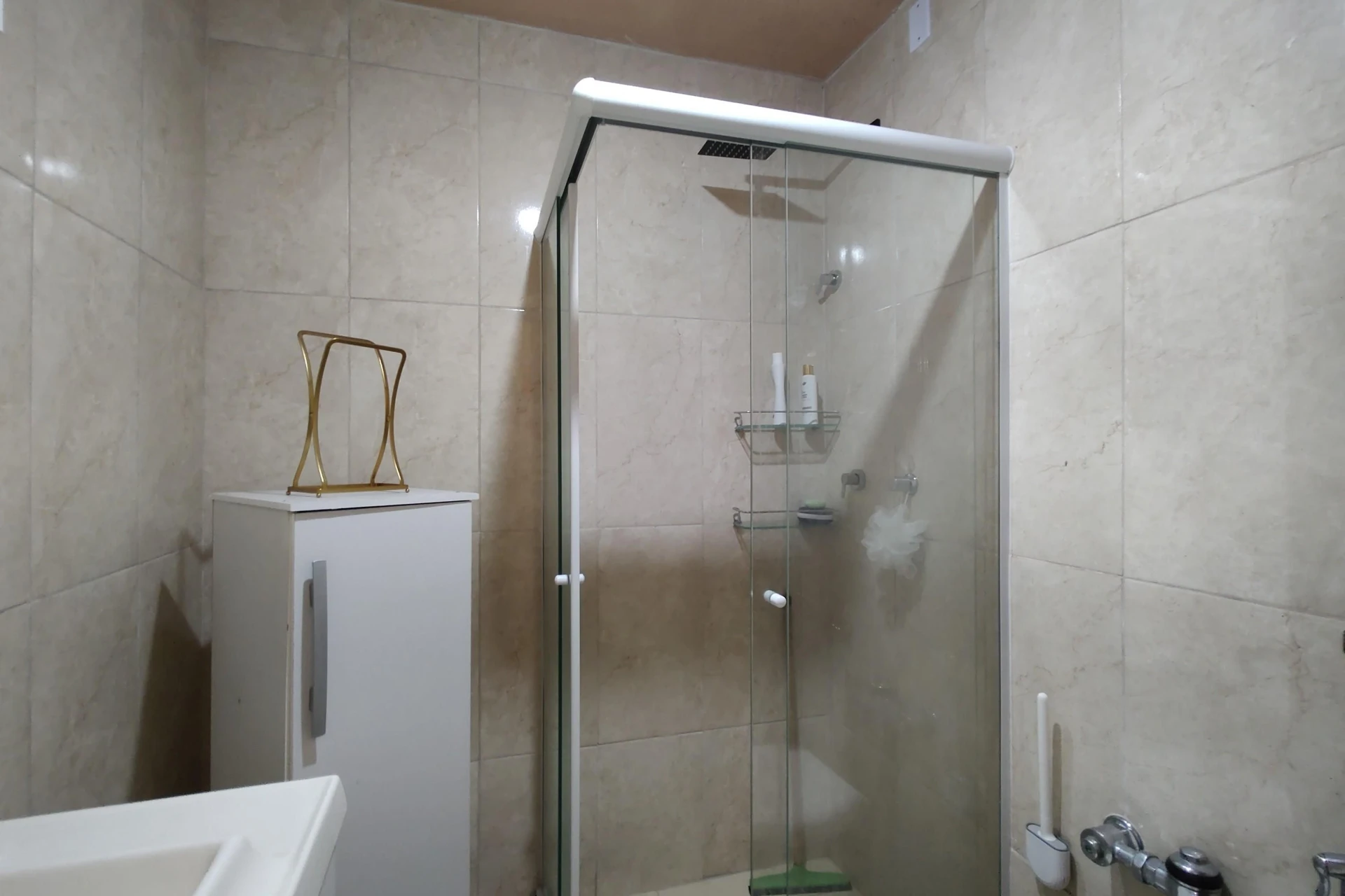 Furnished 2-bedroom apartment with a balcony — photo 40
