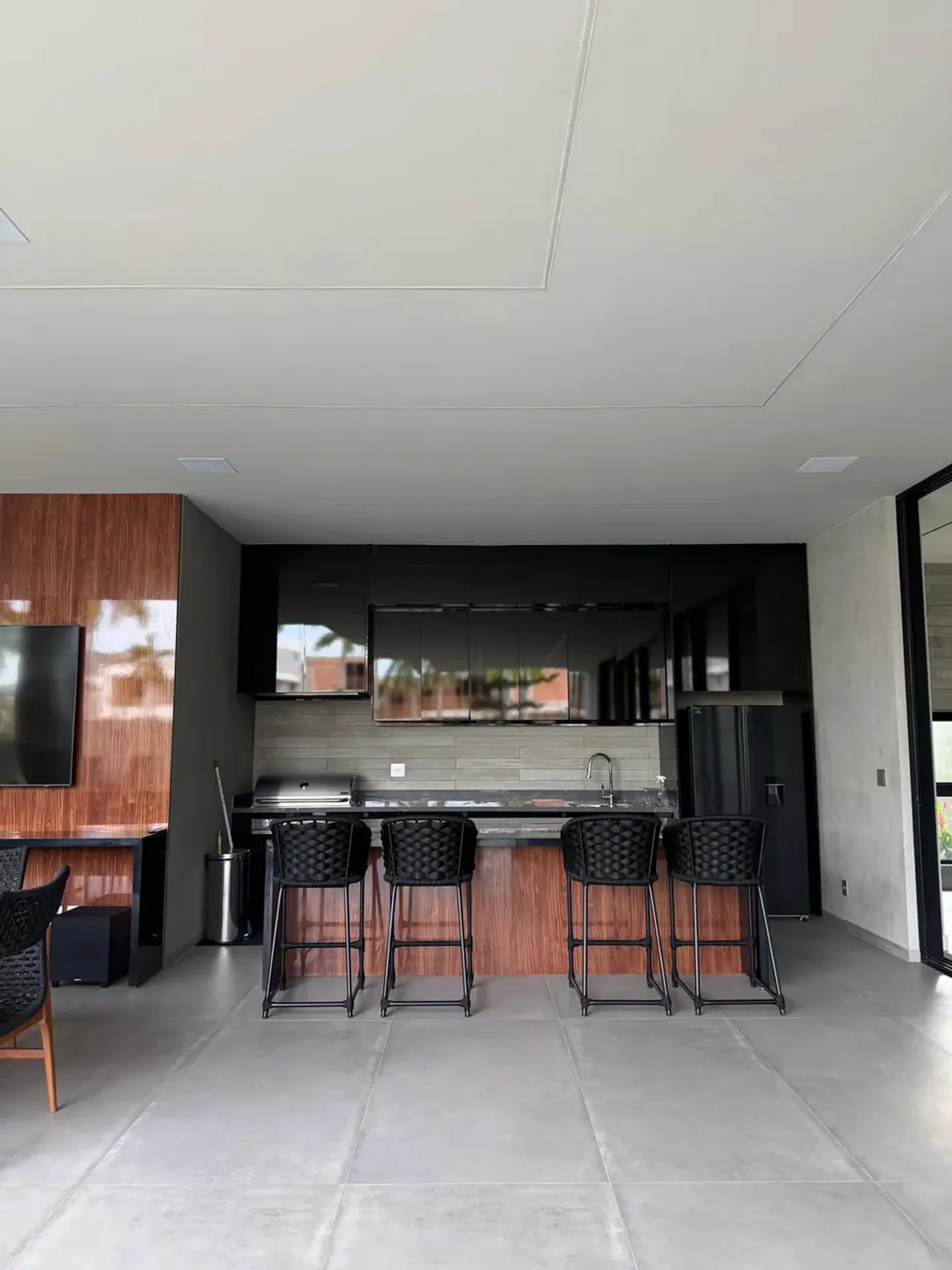 Furnished house with 5 bedrooms and open-plan kitchen — photo 28