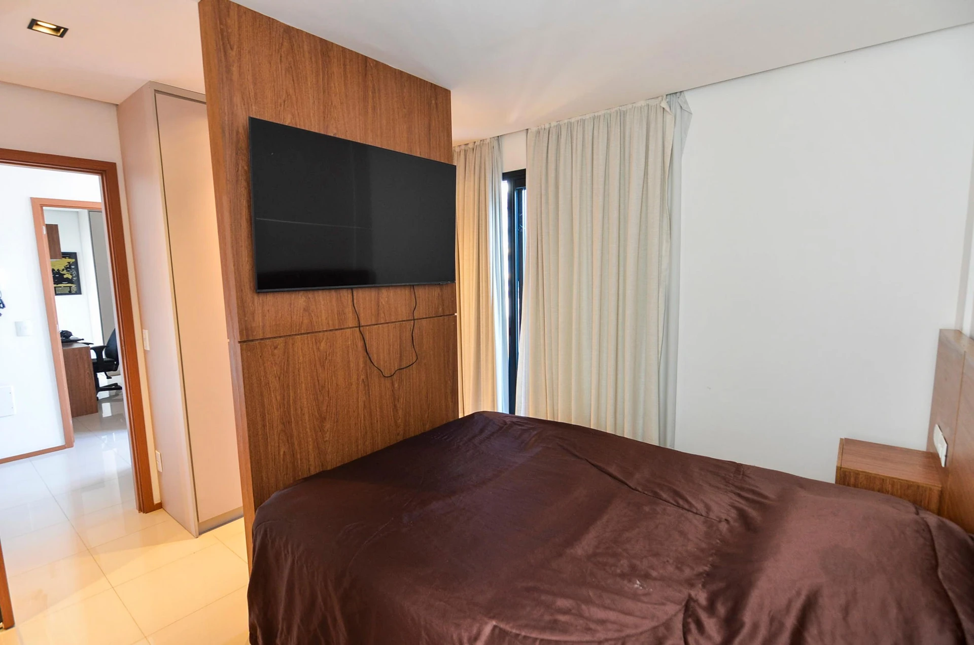 Furnished 3-bedroom apartment with balcony and BBQ grill — photo 15