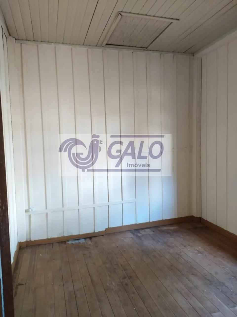 2-bedroom house with wood or laminate floors in Curitiba — photo 10