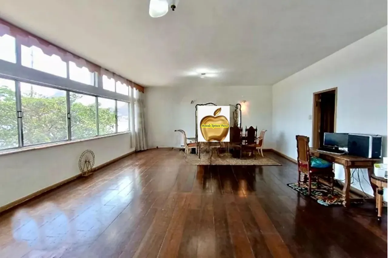 Apartment with 4 bedrooms and wood floors in the living room — photo 6