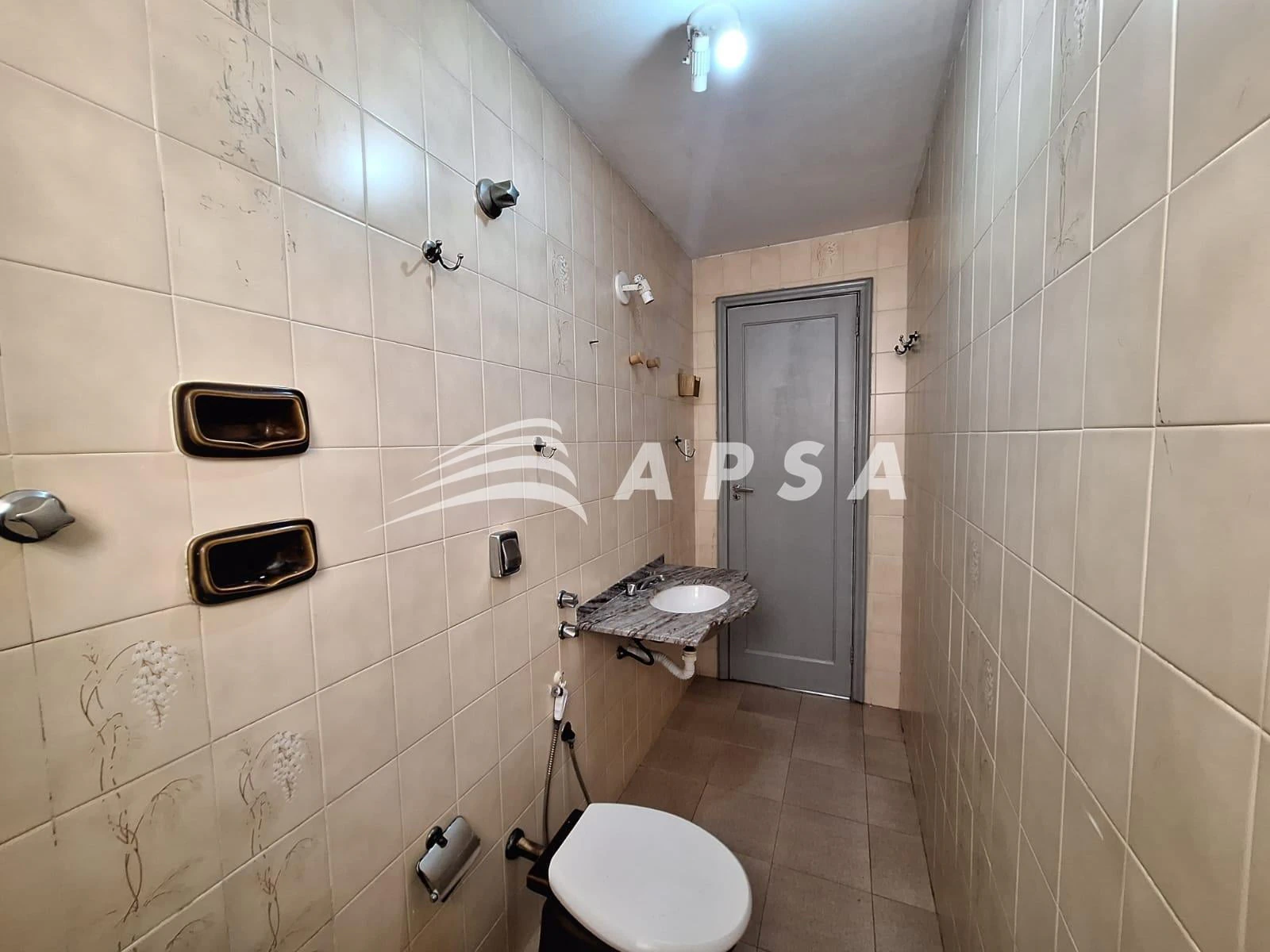 Apartment, 82 m², with wood or laminate floors — photo 13