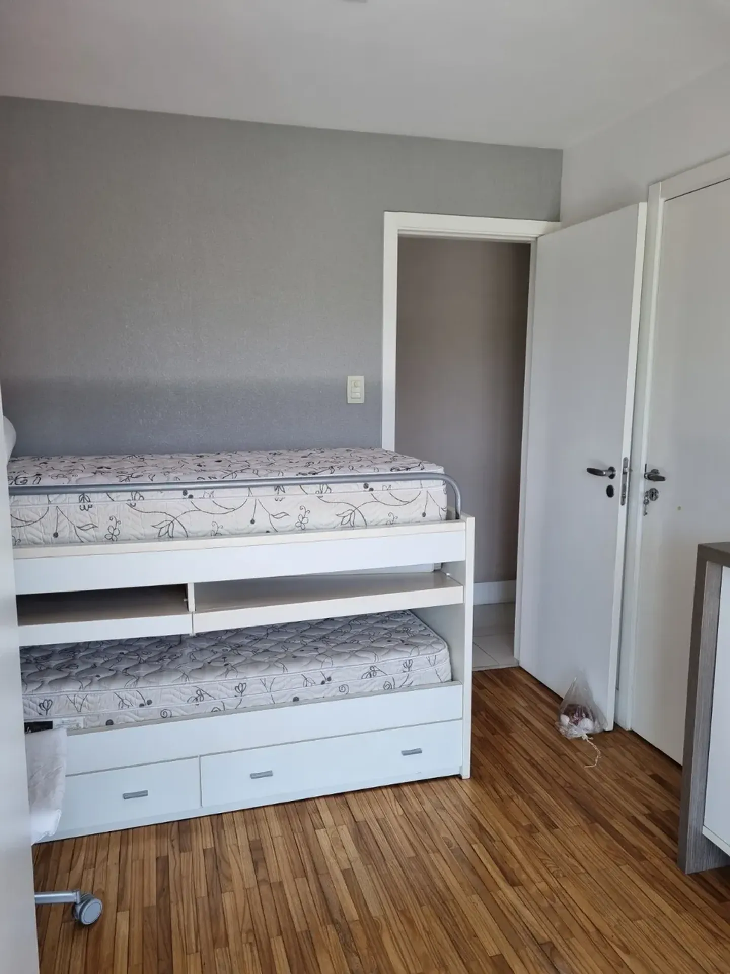 Apartamento mobiliado com 3 quartos e cozinha separada — photo 32