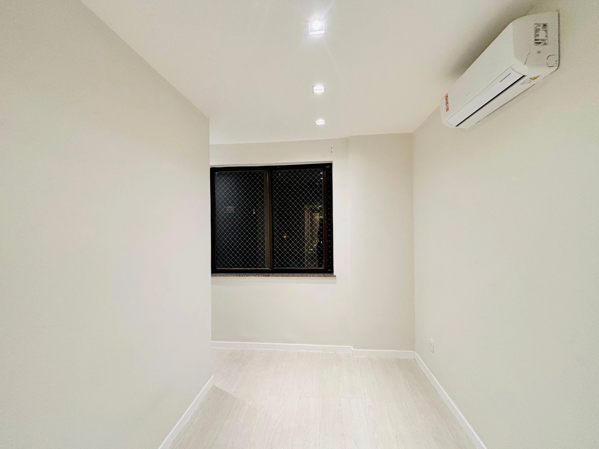 Washing machine in a 3-bedroom apartment, 401 m² — photo 5