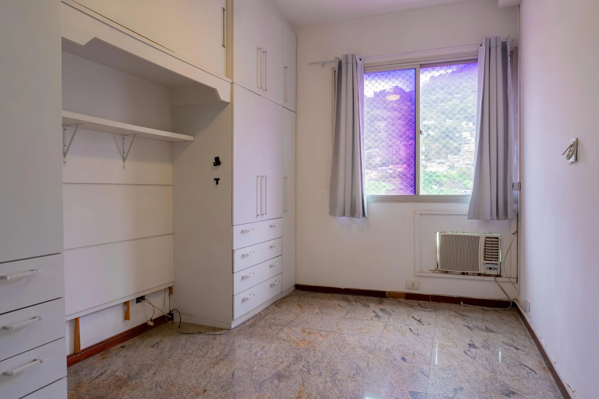 4-bedroom apartment with a mountain view in Rio de Janeiro — photo 50