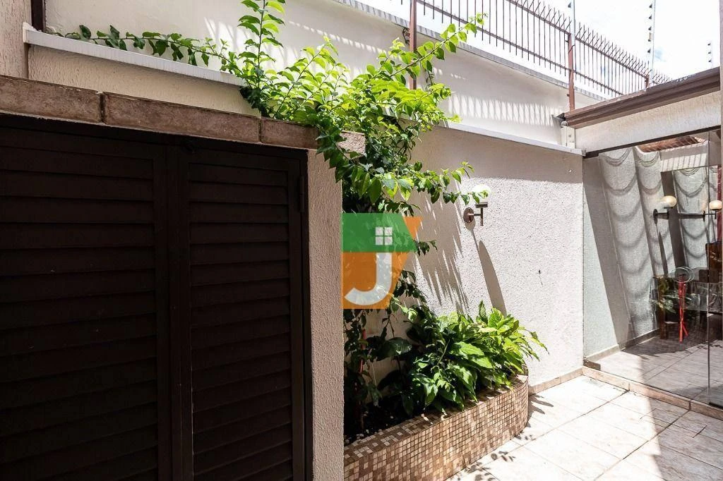 Casa de 280 m² com espaço de home office e banheira — photo 45