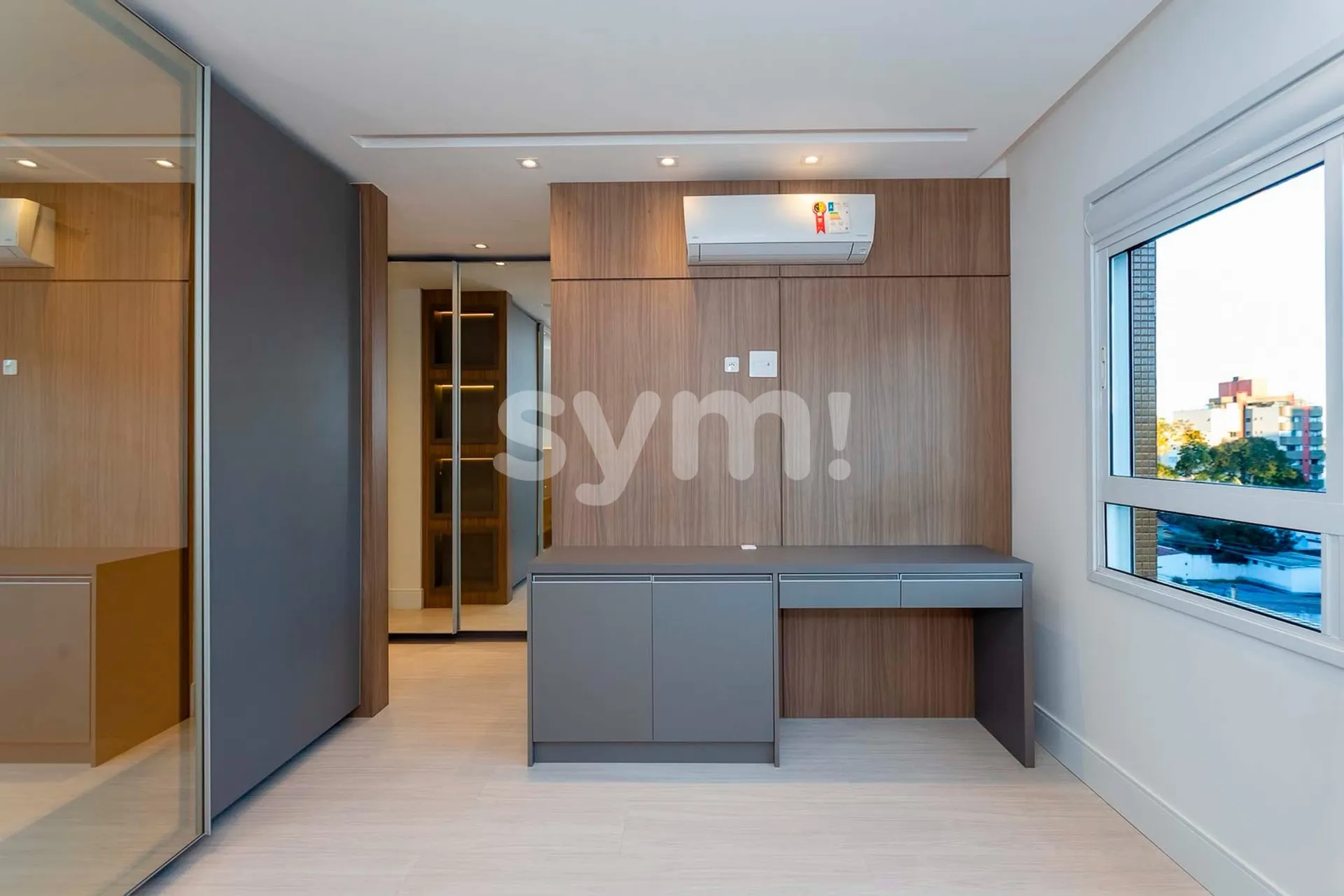 256 m² apartment with 3 en-suite bedrooms and enclosed balcony — photo 18