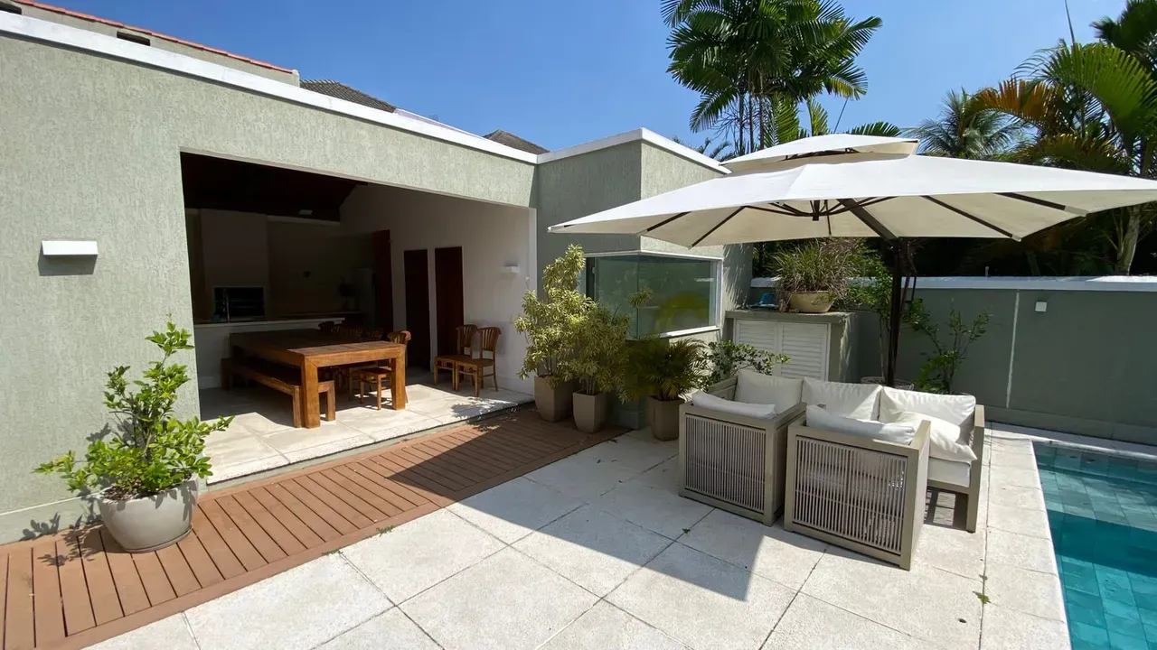 500 m² house with 4 bedrooms and a terrace — photo 46