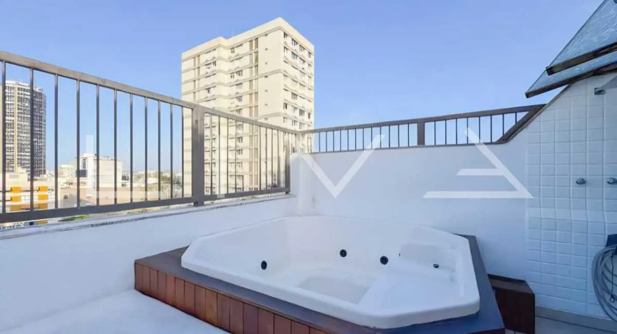 4-bedroom apartment with a grill on the balcony — photo 7