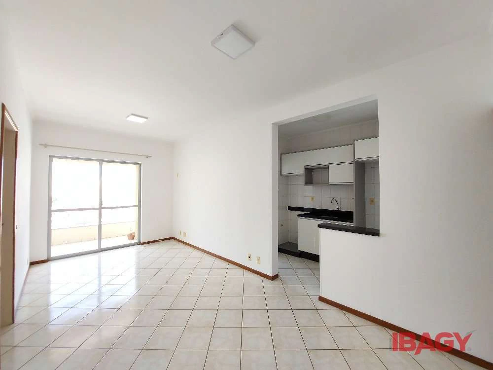 Apartamento de 2 dormitorios con balcón y 73 m² — photo 2