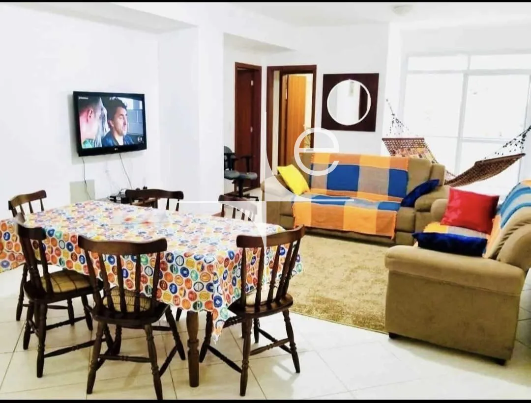 Apartamento com 3 quartos e fogão a gás na cozinha — photo 9