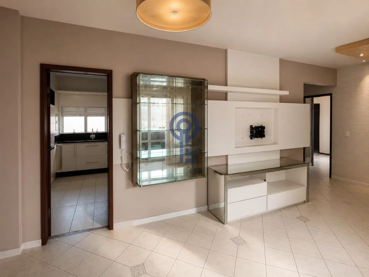 Квартира с 2 спальнями и 1 ванной в спальне, 70 м²