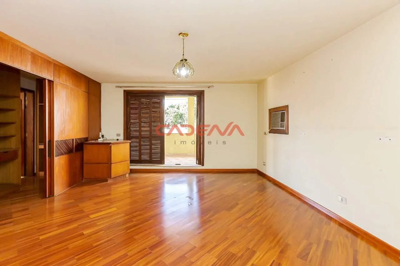 House with 5 bedrooms, 3 en-suites and 660 m² with 6 spaces — photo 7