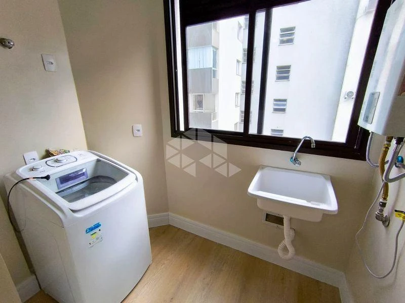 2-bedroom apartment with a water view — photo 4
