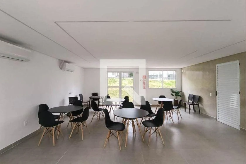 2-bedroom apartment in a building with a gym — photo 7