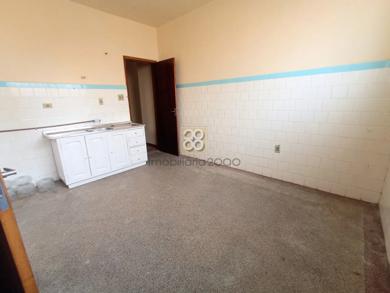 Wood or laminate floors in a 2-bedroom apartment, 71 m² — photo 11