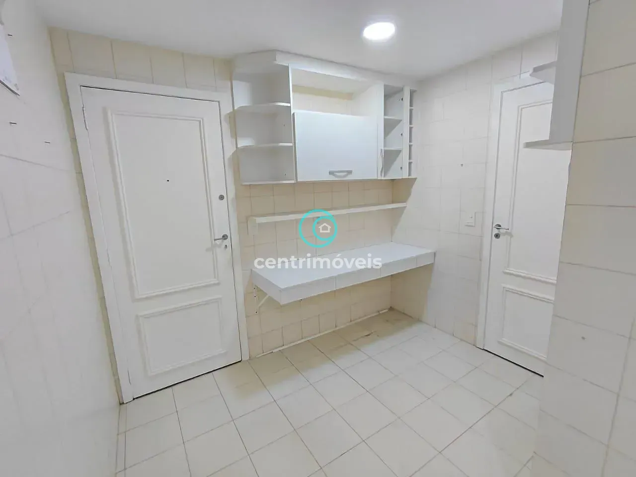 3-bedroom apartment with a walk-in closet — photo 38