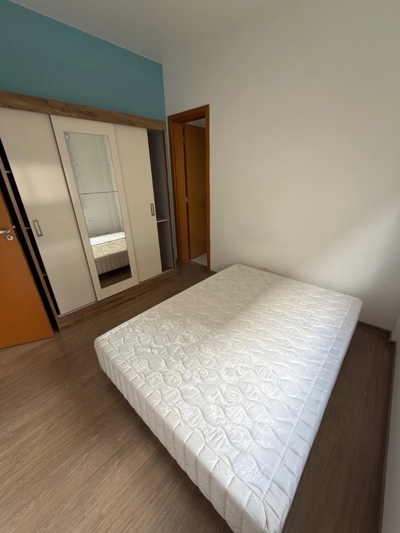 Furnished 1-bedroom apartment with open-plan kitchen — photo 4