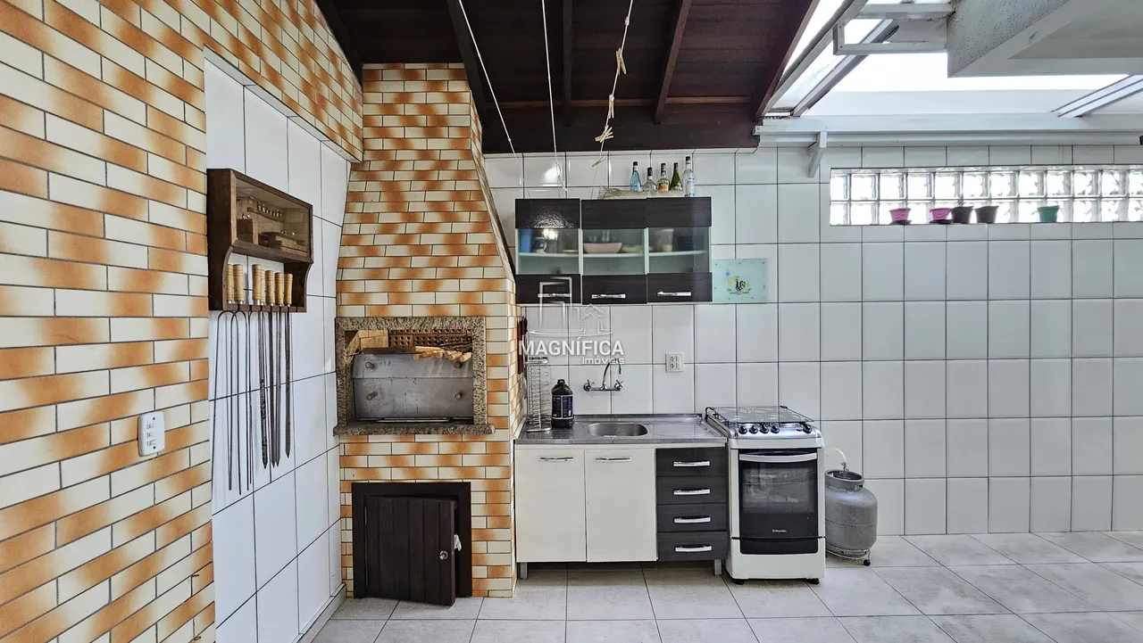 Unfurnished house with 3 en-suite bedrooms and 360 m² — photo 11