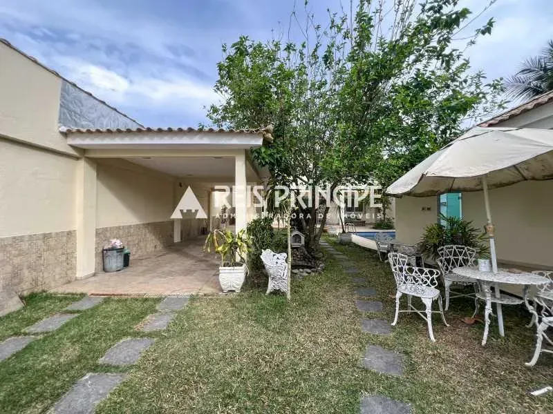 House with 4 bedrooms and 5 bathrooms and 5 parking spots — photo 12