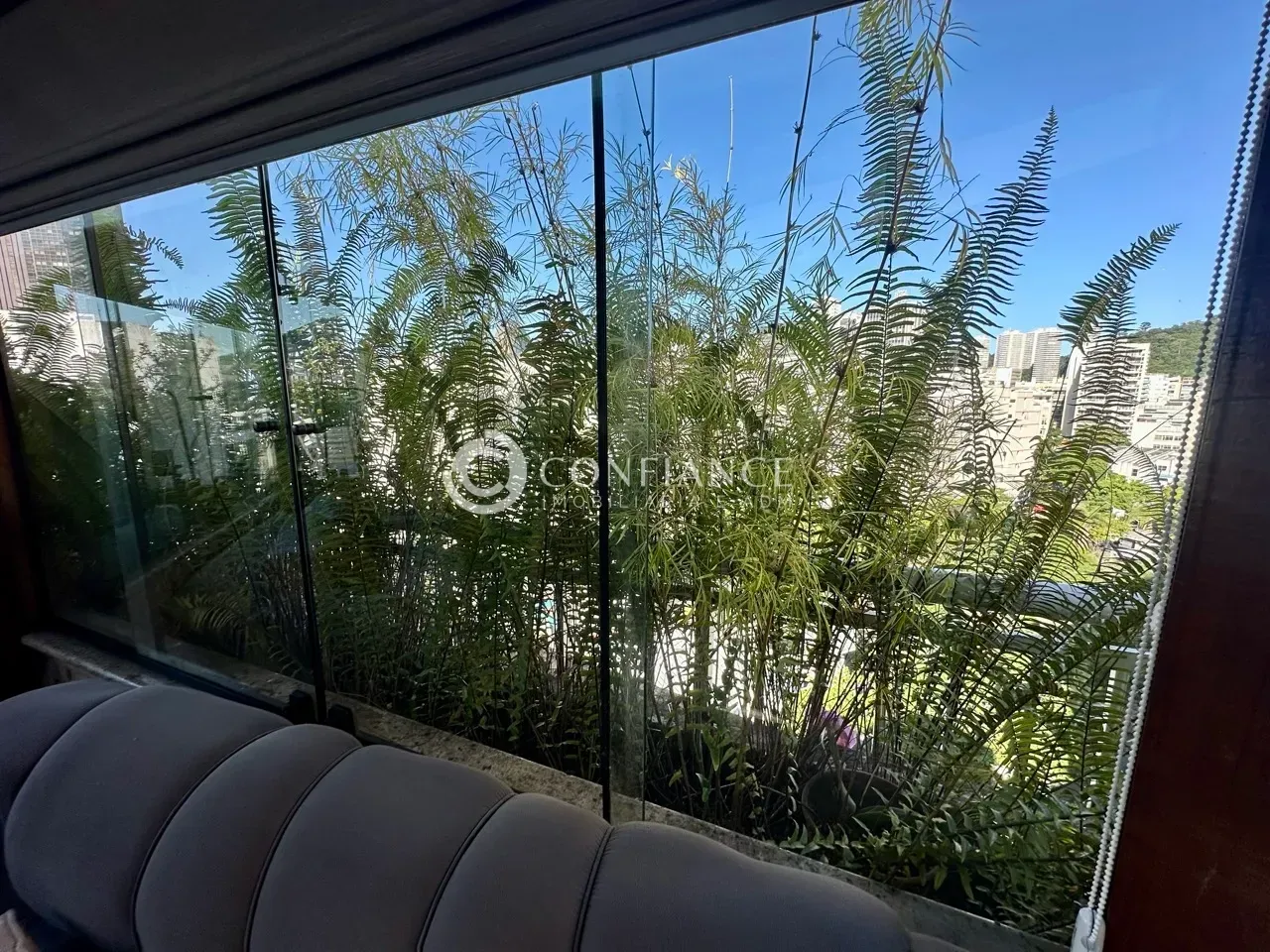 Apartment with enclosed balcony and built-in grill — photo 17