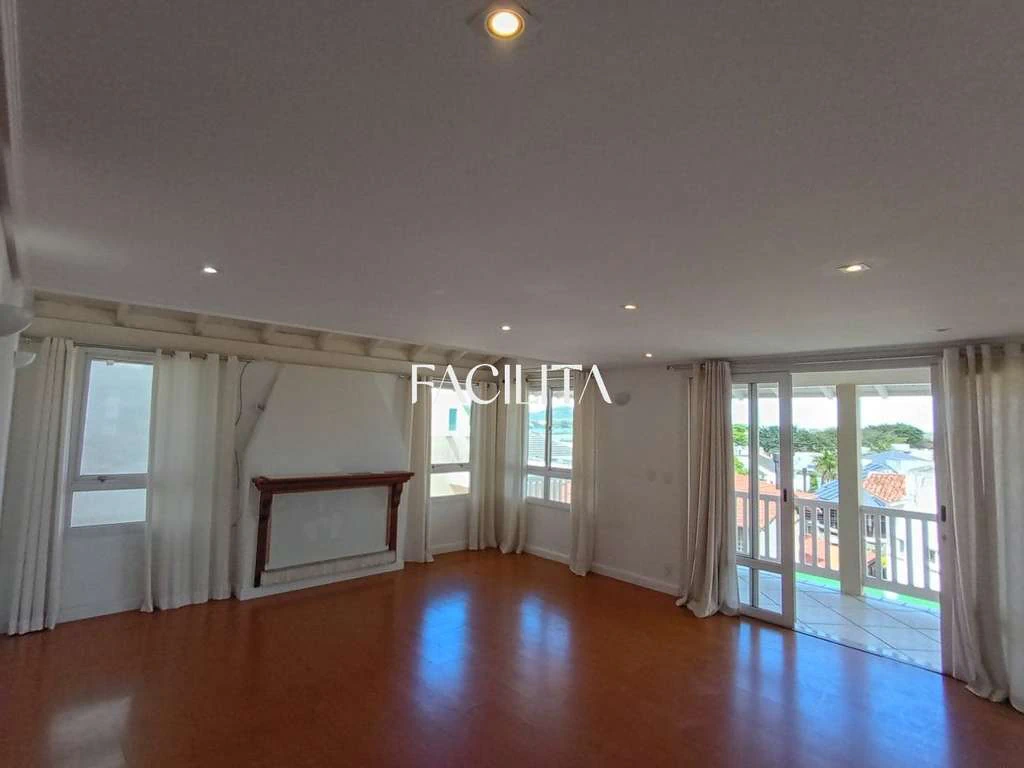4-bedroom house with 6 bathrooms and 3 parking spaces — photo 4