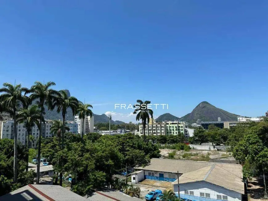 4 quartos e janelas do piso ao teto: apartamento de 460 m² — photo 30
