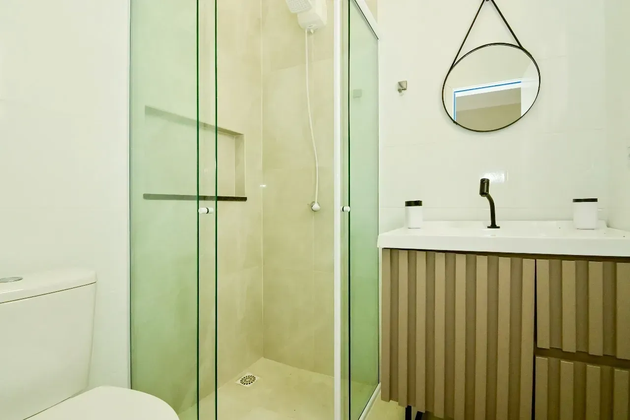 Furnished 1-bedroom apartment with 3 bathrooms — photo 17