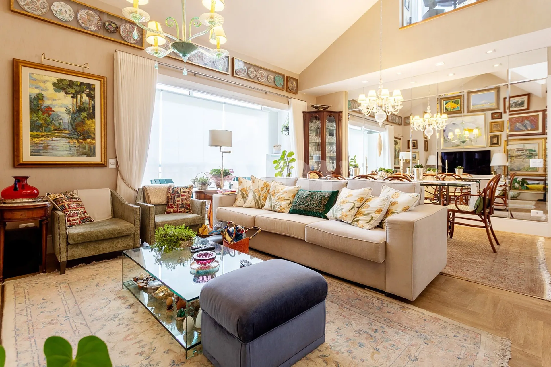 3-bedroom top-floor apartment with gas kitchen