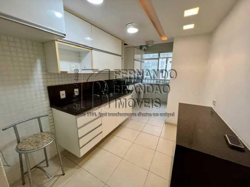 Glass-enclosed balcony in a 3-bedroom apartment, 91 m² — photo 10