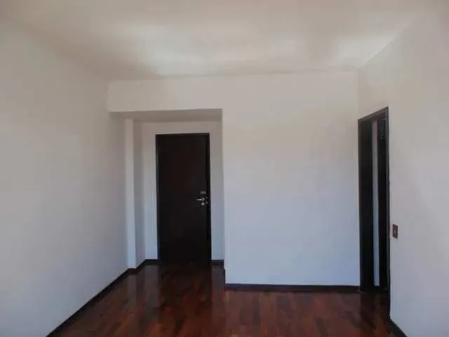 Apartment with a closed-off kitchen and 3 bedrooms — photo 5