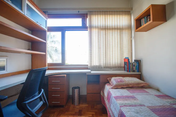 Furnished 2-bedroom apartment with a closed kitchen — photo 7