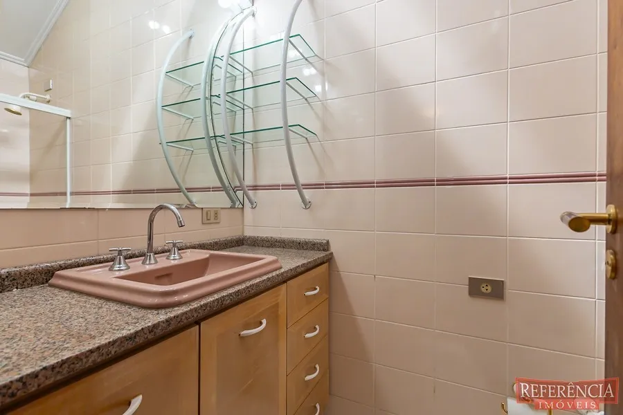 Condo house with 3 bedrooms and a closed kitchen — photo 18