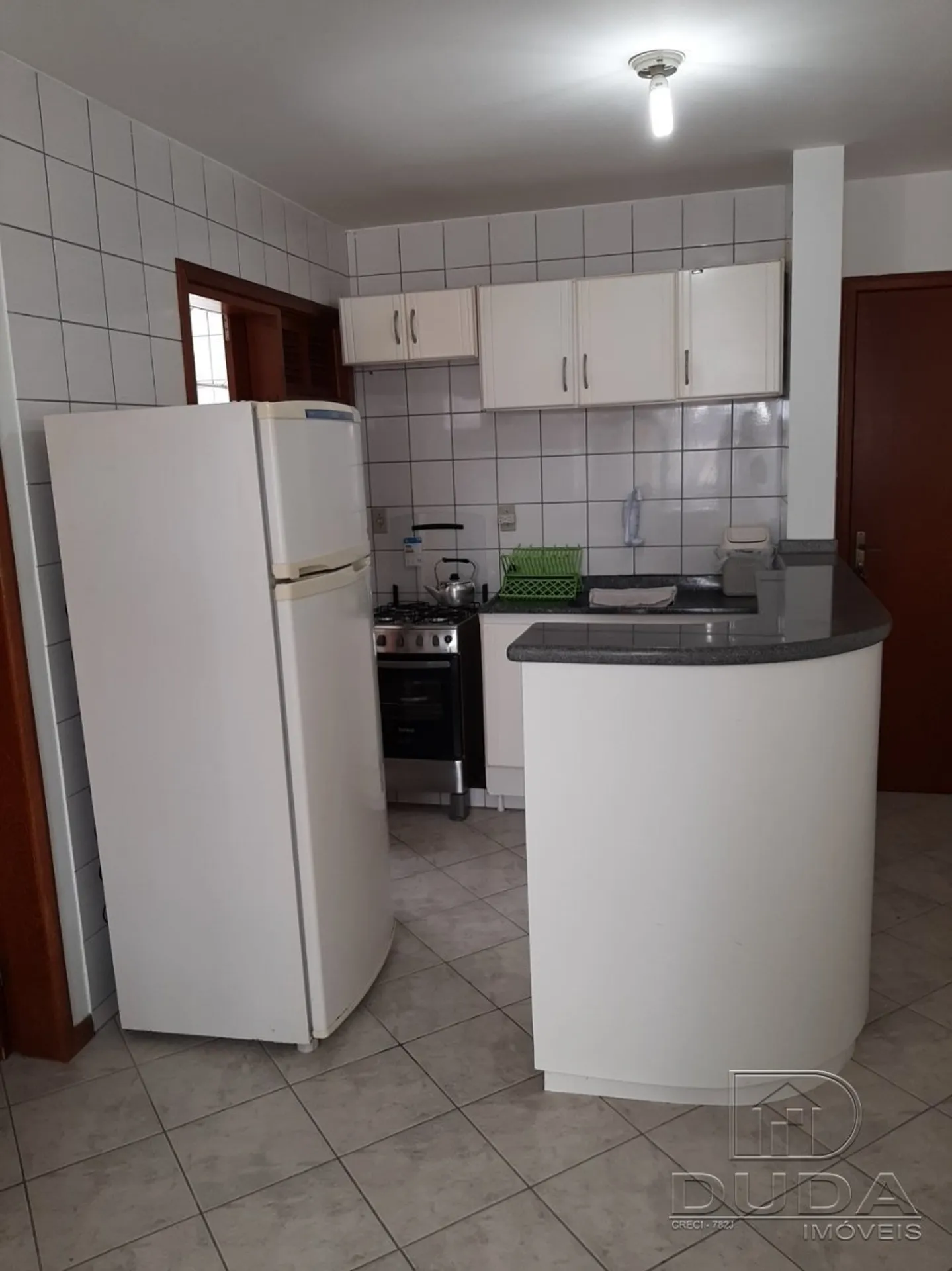 One-bedroom apartment with a washing machine — photo 2