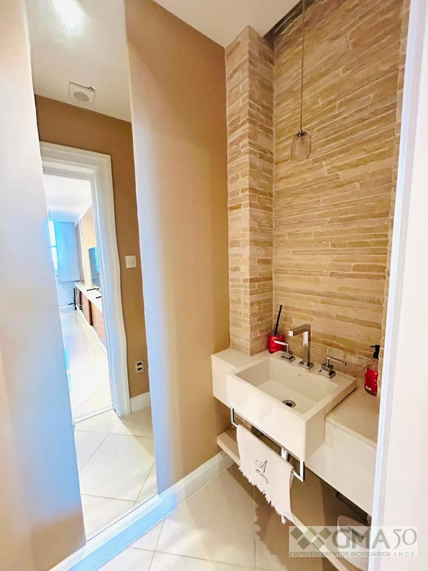 Apartamento com cozinha fechada e fogão a gás — photo 22
