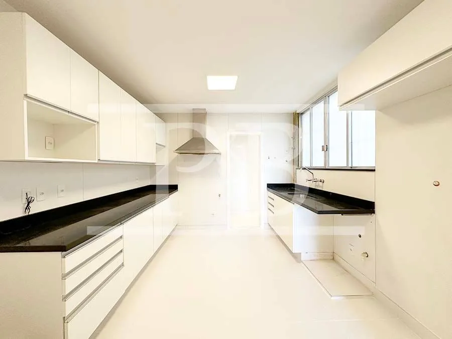 4-bedroom apartment with 270 m² and 4 bathrooms — photo 29
