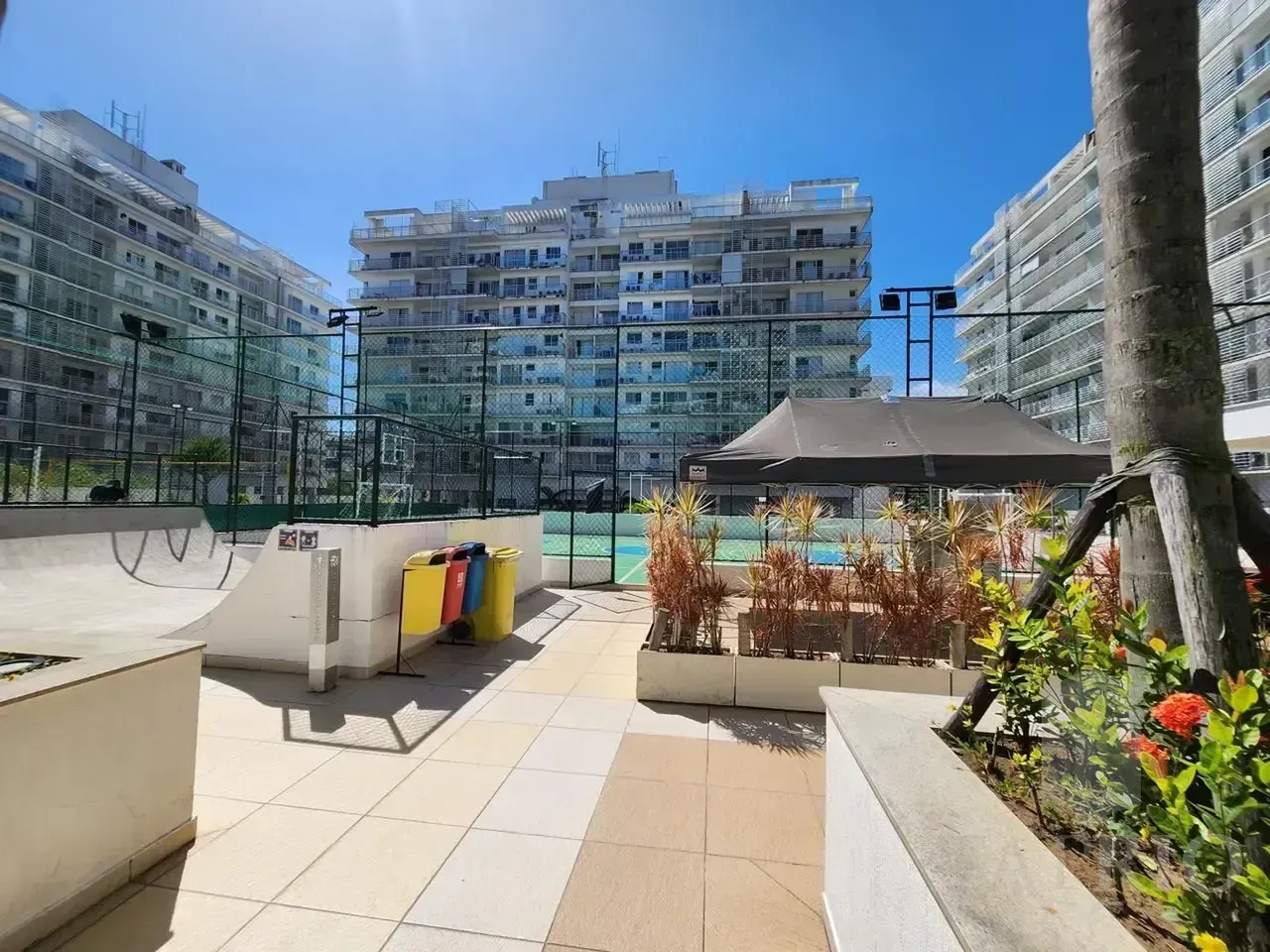 Furnished penthouse with 3 bedrooms and 3 baths — photo 31