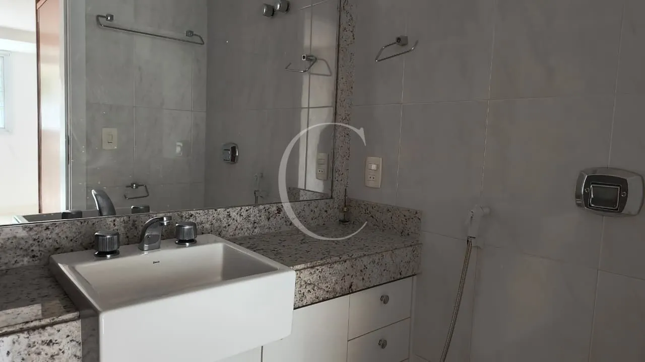 198 m² apartment with 4 bedrooms and enclosed balcony — photo 16
