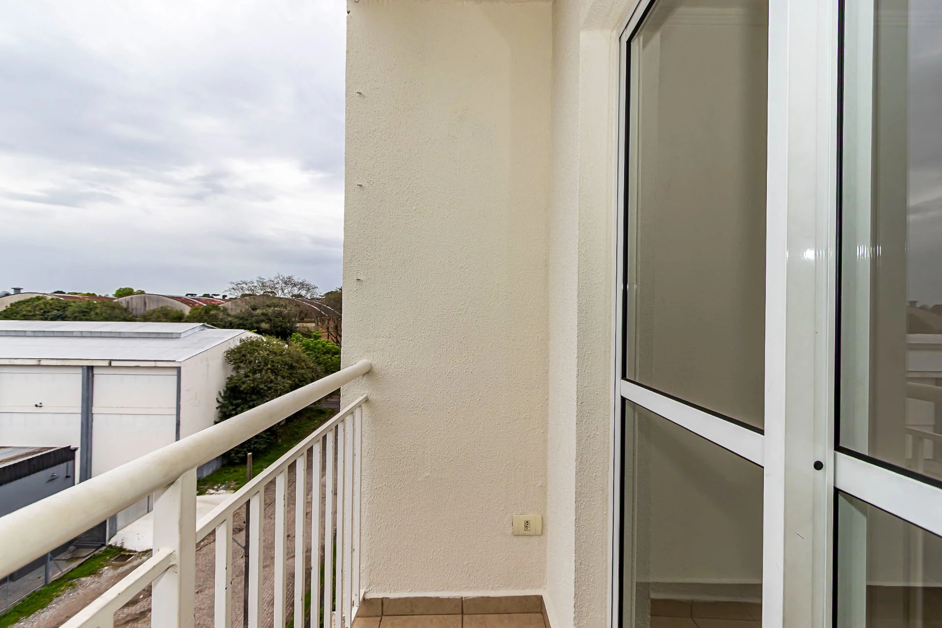 3-bedroom apartment in a building with a pool — photo 13