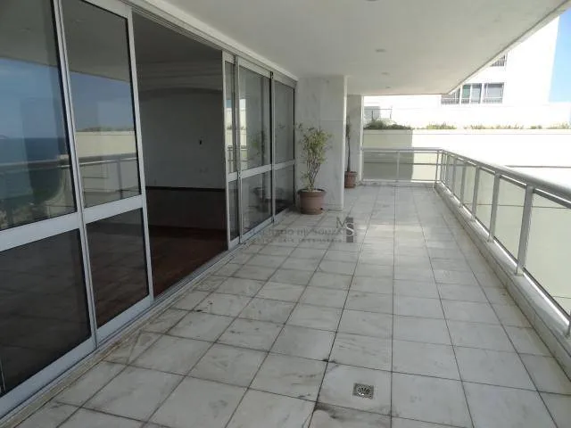 Water view in a 4-bedroom apartment, 350 m² — photo 19
