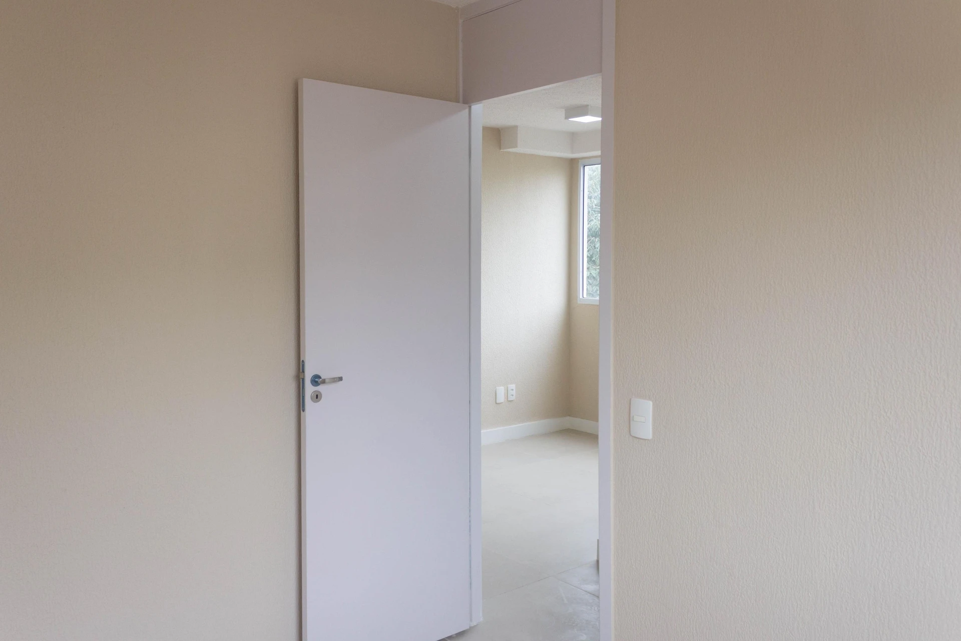 2-bedroom apartment in a building with a gym — photo 28