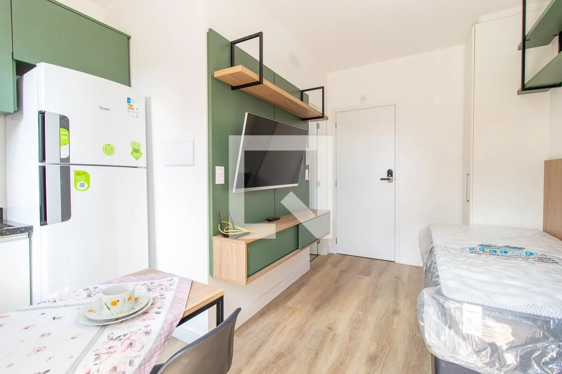 28 m² studio with a washing machine and a home office — photo 6