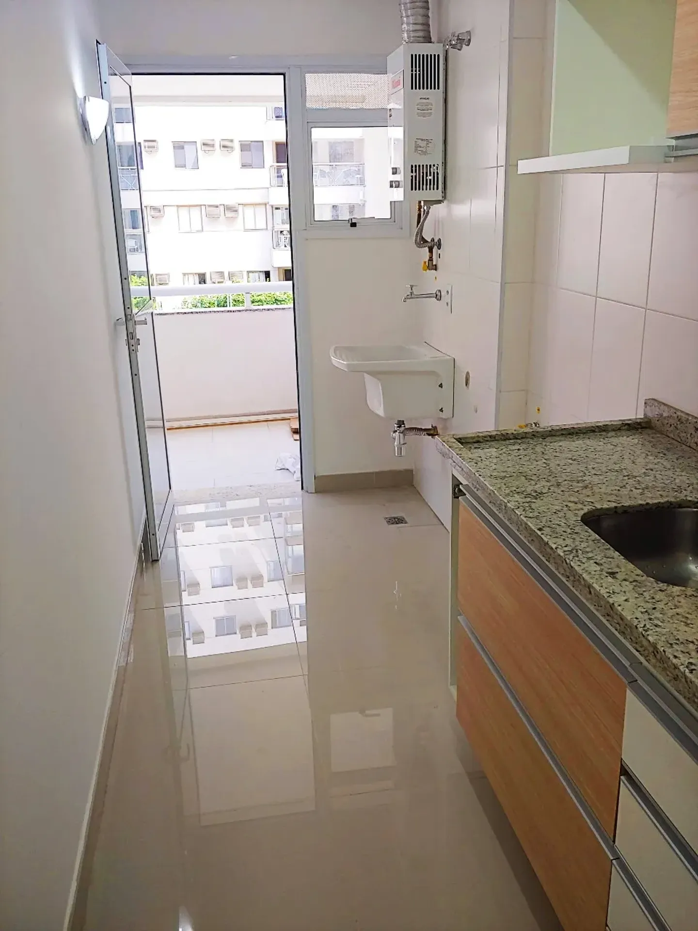 Apartment with 3 bedrooms, balcony and 2 parking spots — photo 20