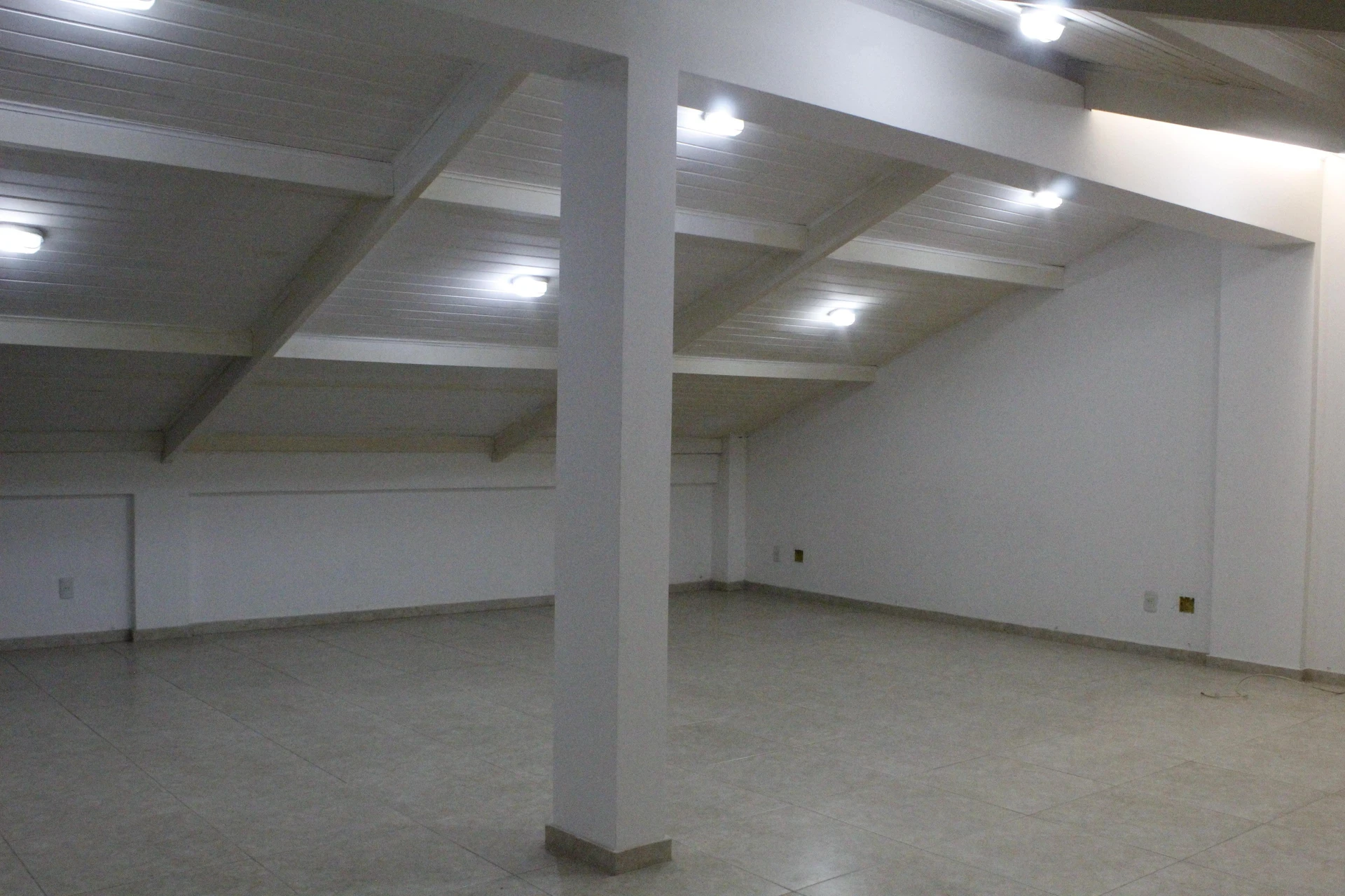 House with 5 bedrooms and 5 parking spaces — photo 51