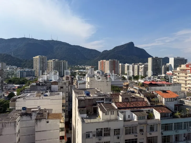 3-bedroom apartment with a mountain view — photo 13