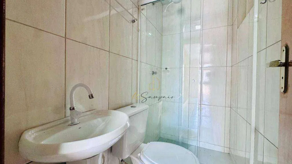 25 m² studio with a glass shower and electric showerhead — photo 4